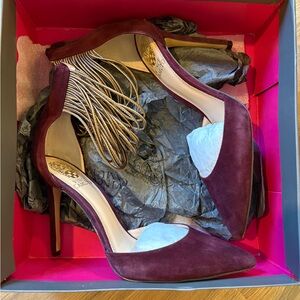 Vince Camuto Burgundy Heels